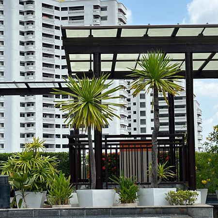 Delightful Condo In Central Location At Sukhumvit 49 Бангкок Экстерьер фото