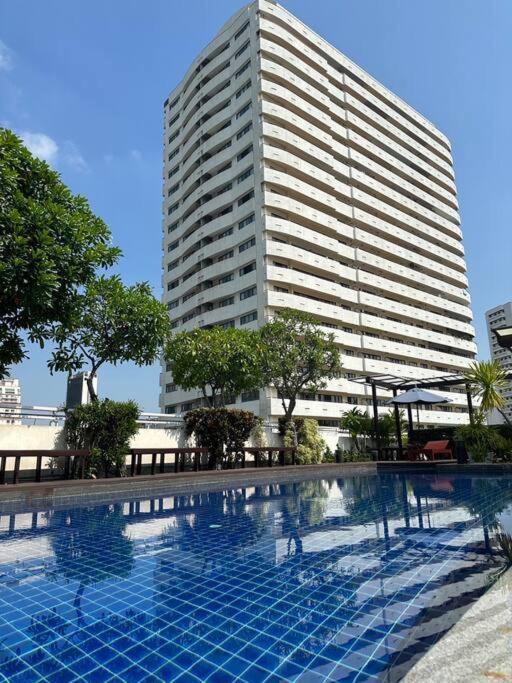 Delightful Condo In Central Location At Sukhumvit 49 Бангкок Экстерьер фото