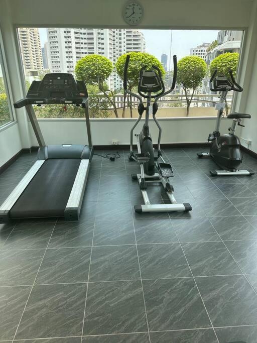Delightful Condo In Central Location At Sukhumvit 49 Бангкок Экстерьер фото