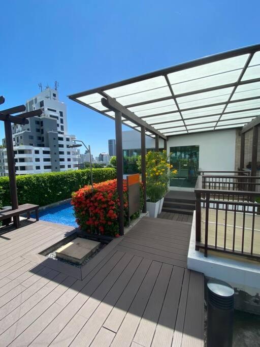 Delightful Condo In Central Location At Sukhumvit 49 Бангкок Экстерьер фото