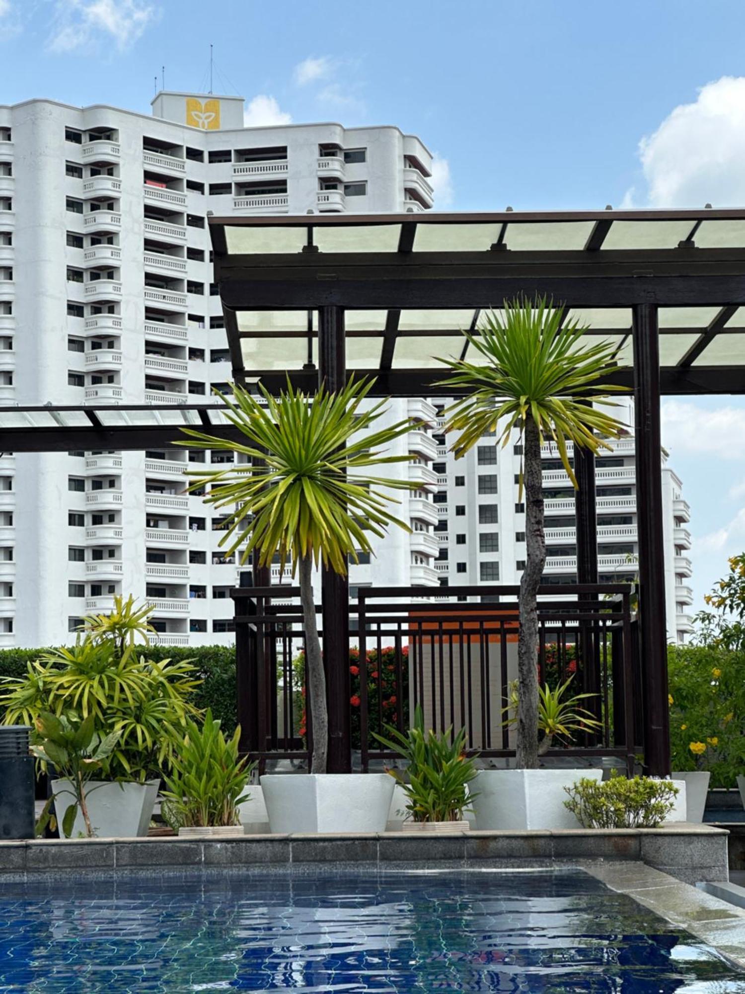 Delightful Condo In Central Location At Sukhumvit 49 Бангкок Экстерьер фото