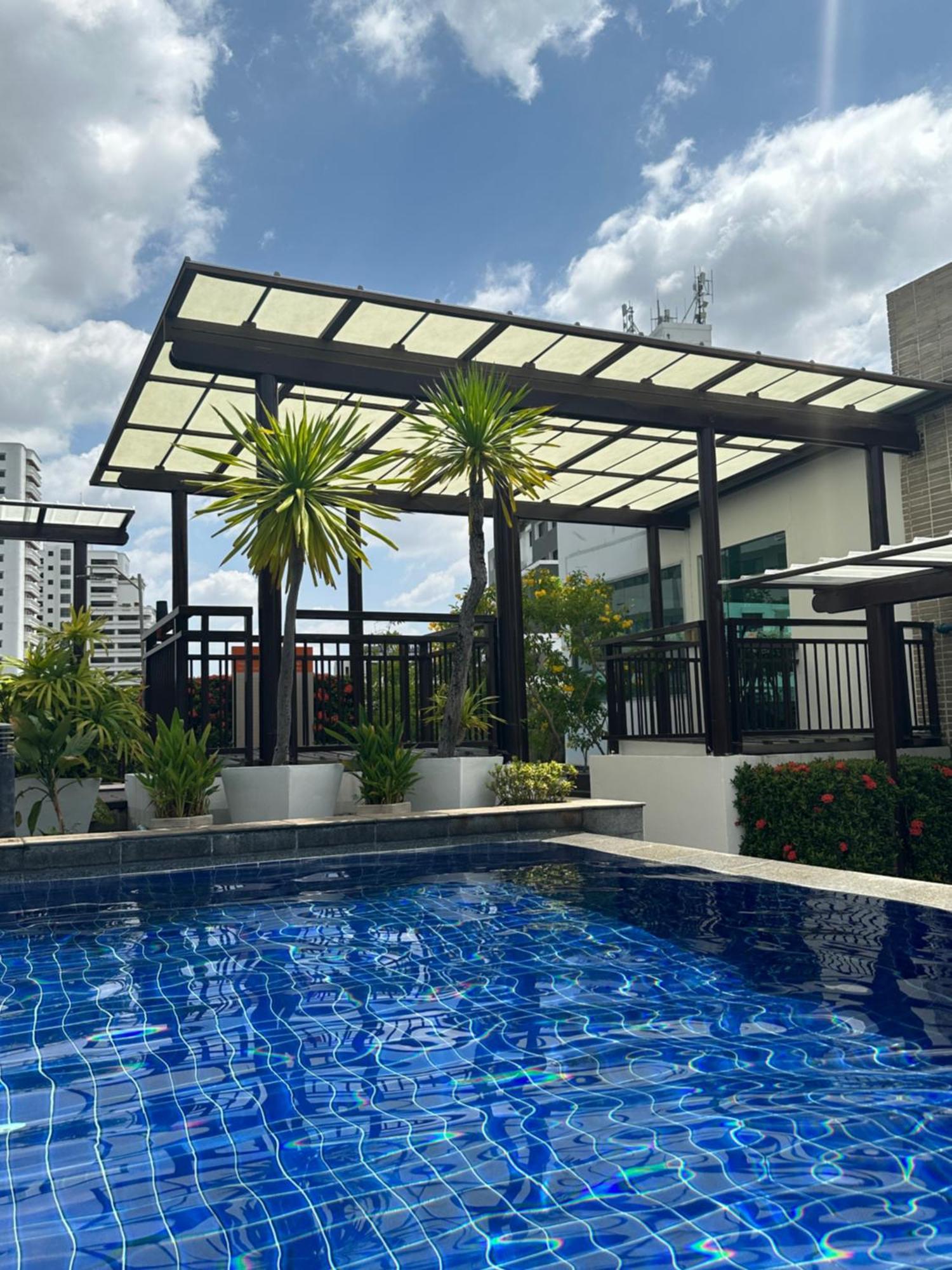 Delightful Condo In Central Location At Sukhumvit 49 Бангкок Экстерьер фото